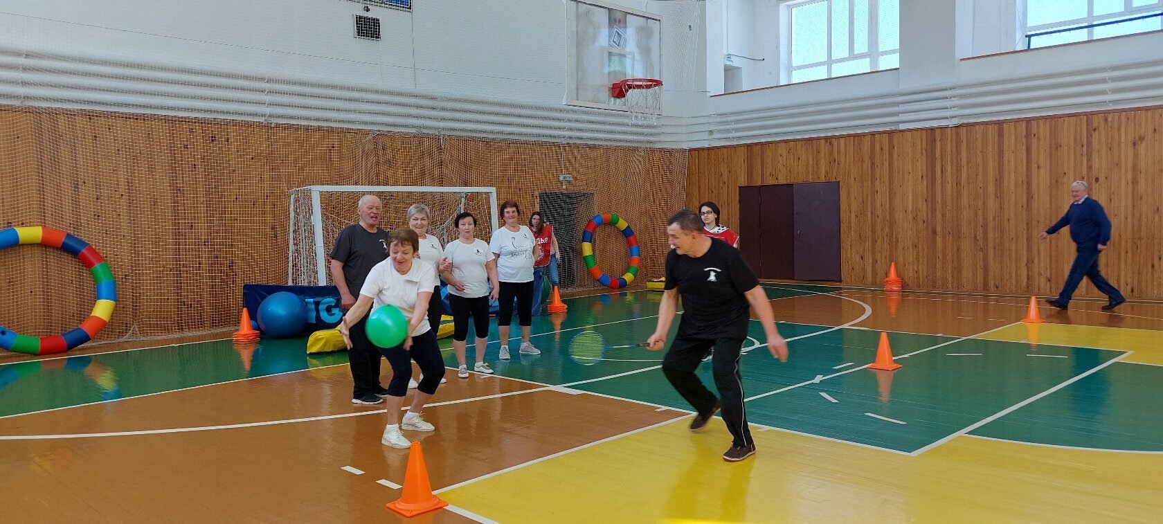 Конкурсы по спорту. Спортивные конкурсы для подростков в помещение. Транспорт для спортивных соревнований. Веселые старты в лагере фото. Картинки Краснотурьинского приюта.